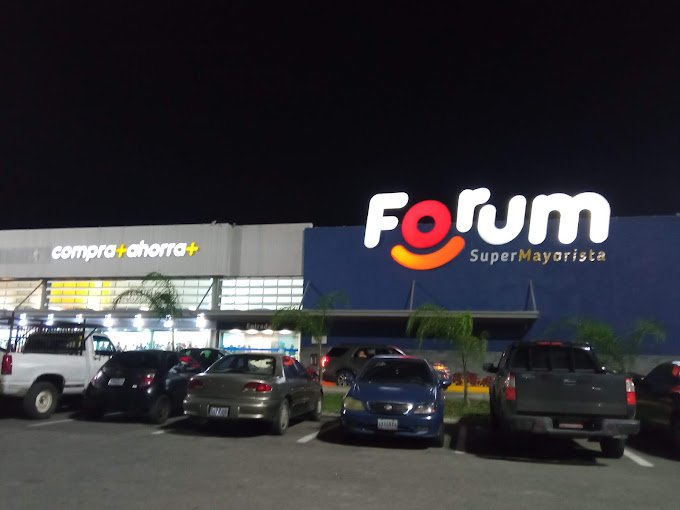 Fachada de Forum Super Mayorista (Guatire)